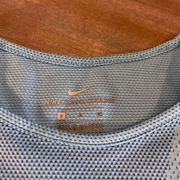 Nike Blue Athletic Workout Shirt‎ Women Small Bin J-36 - Picture 3 of 4